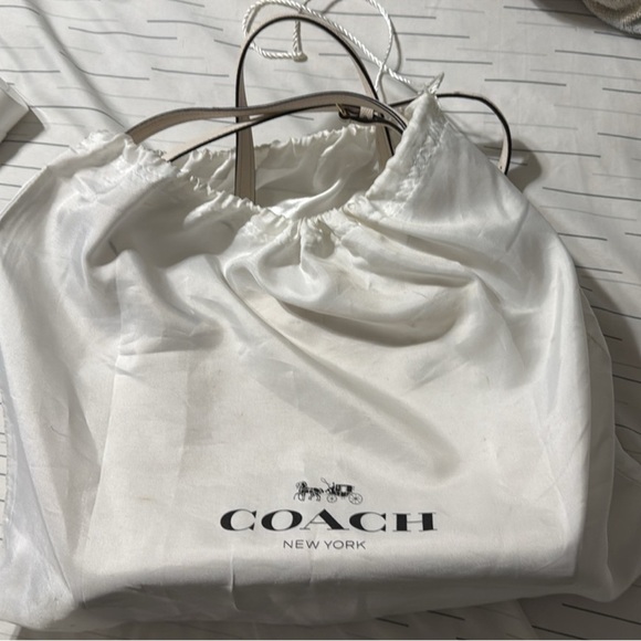 COACH PURSE IN BONE COLOR WITH GOLD - Picture 8 of 13